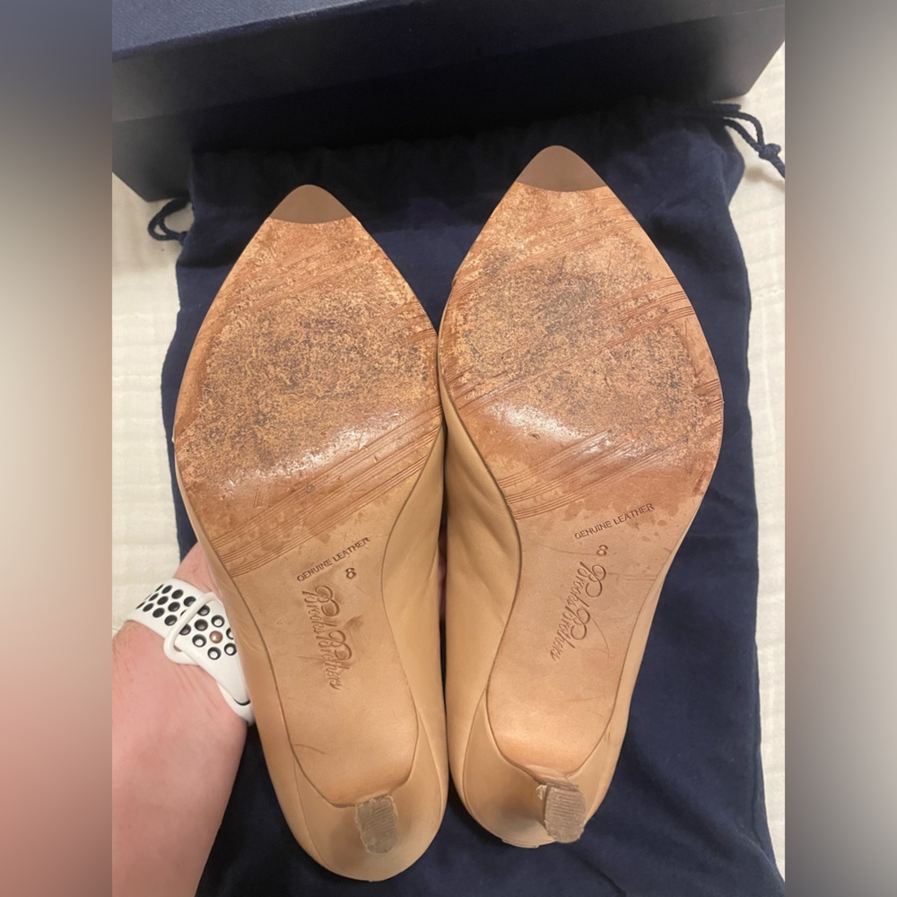 Brooks Brothers nude pumps. Size 8 - Picture 3 of 4